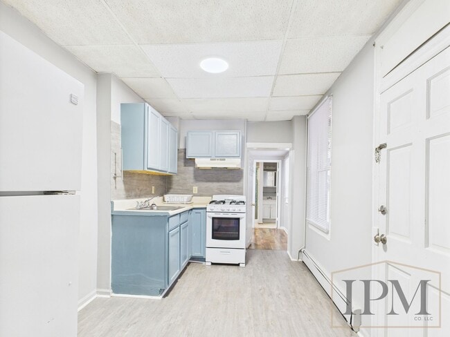 Building Photo - Available Now Cozy 1 Bedroom 1st floor Apa...