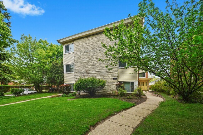 Building Photo - 200 S Blvd-1C