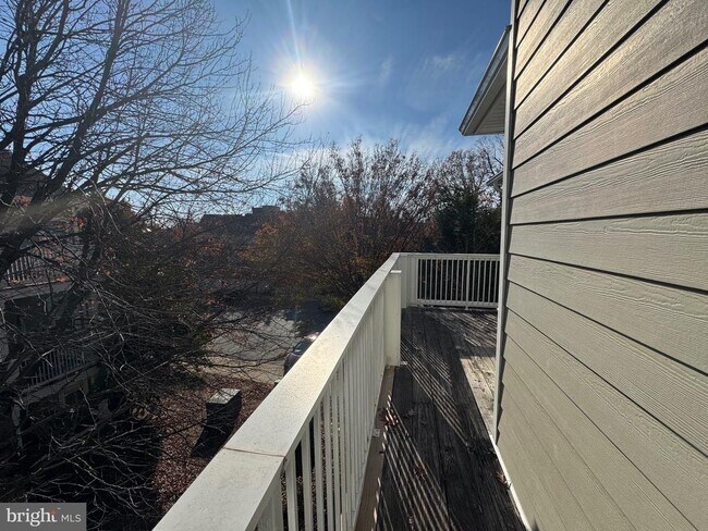 Building Photo - 1716 Lake Shore Crest Dr