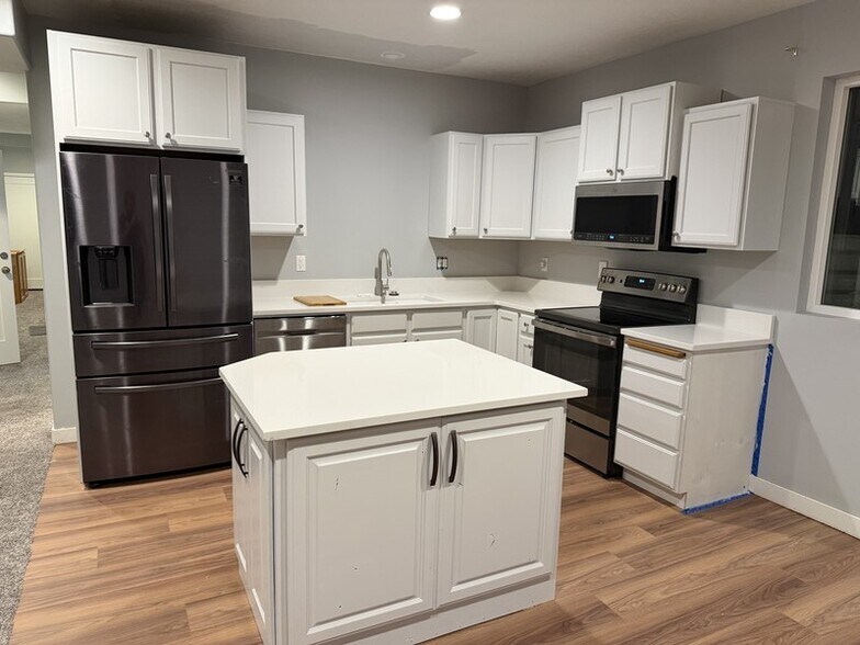 Building Photo - 7603 Scenic Maple Dr