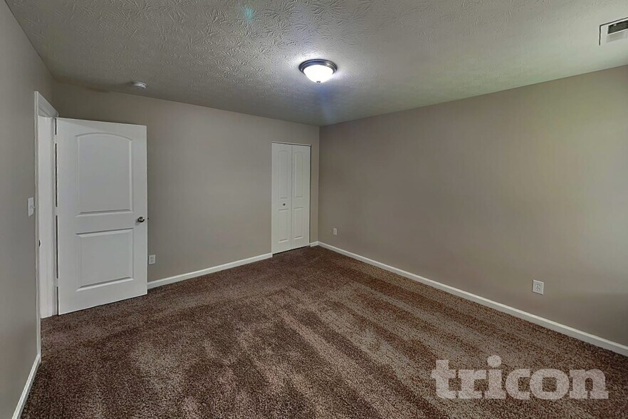 Building Photo - 5330 Himalayan Dr