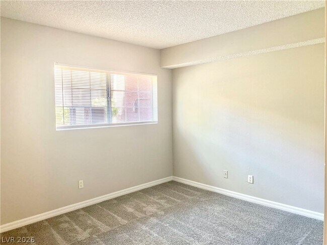 Building Photo - 2750 S Durango Dr