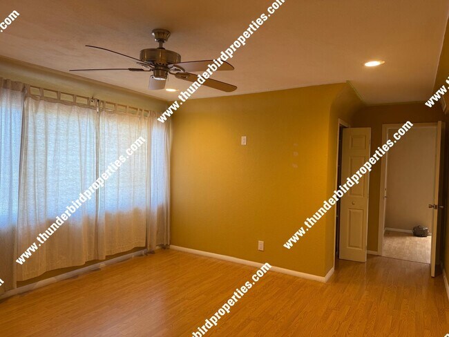 Building Photo - 2108 Muriel St NE