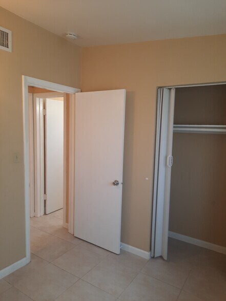 2nd bedroom - 3108 Crestwood Dr