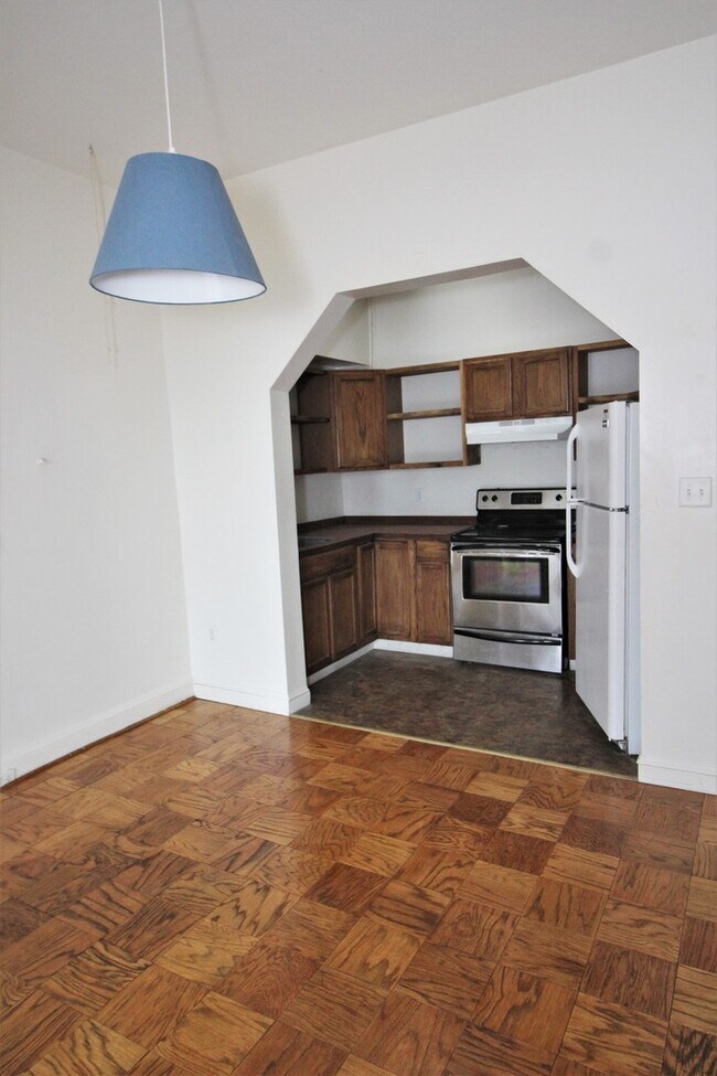 Building Photo - 1513 Bolton St