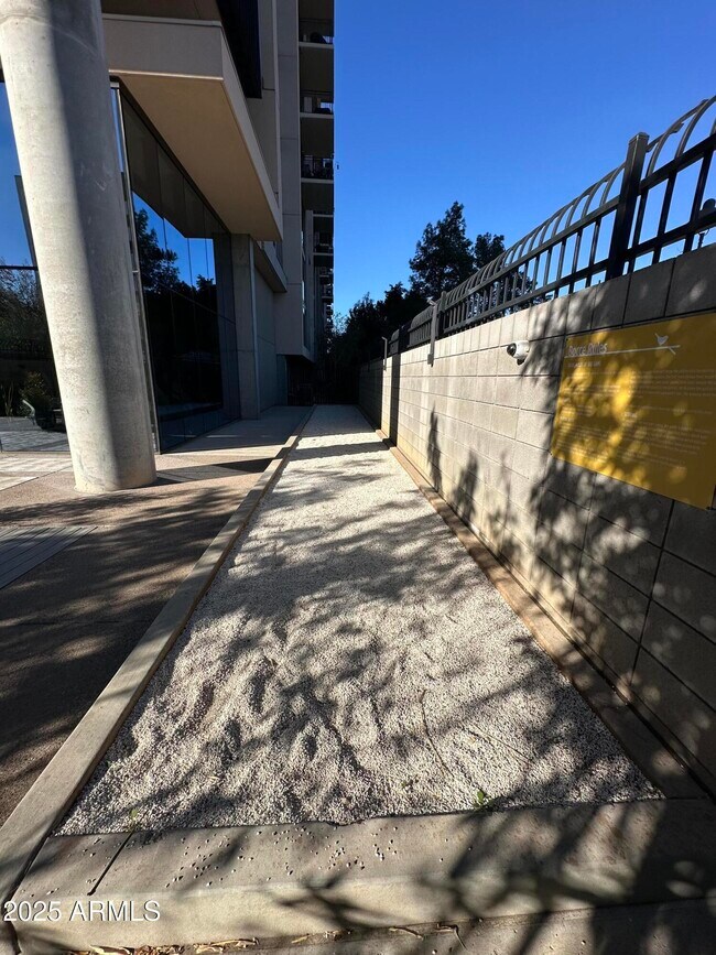 Building Photo - 200 W Portland St