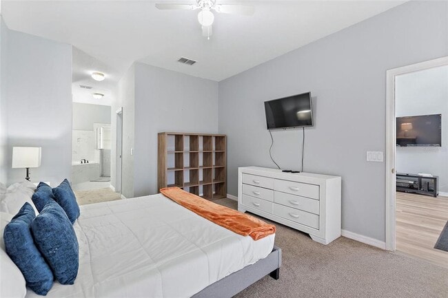 Building Photo - 546 Windsor Pl