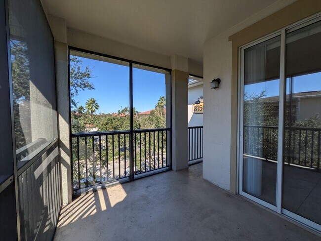 Building Photo - Top Floor Condo at Lakeside at Lakes of Windermere