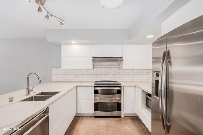 Building Photo - 7401 E Northland Dr