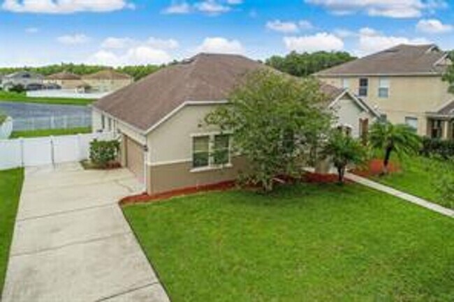 Building Photo - 3 Bedroom 2 Bath with a flex space in Stevens Plantation