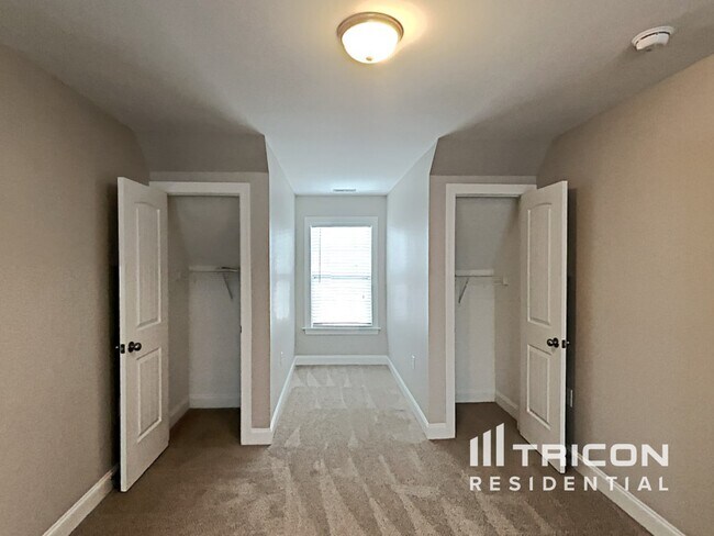 Building Photo - 508 Lakemont Dr