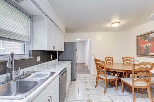 Building Photo - 5280 Thornleigh Drive