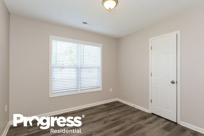 Building Photo - 709 Peregrine Ct