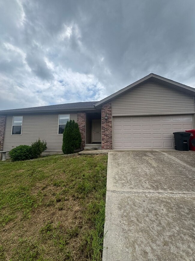 Building Photo - 3 Bed 2 Bath home Close to Fort Leonardwood