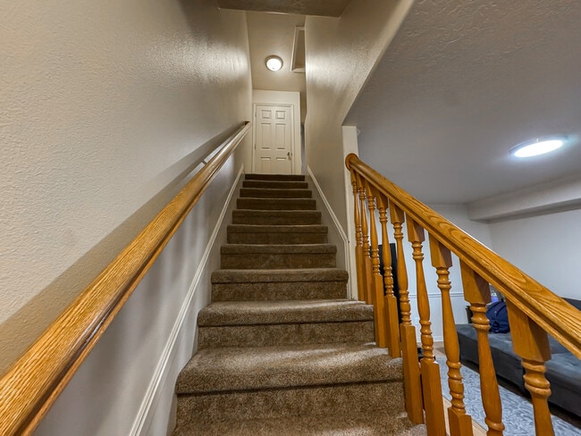 Building Photo - 582 N 500 E