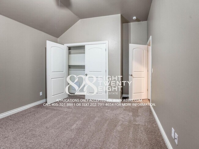 Building Photo - NEW TO THE MARKET!  Spacious 4 Bed/2 Bath Near very Close to Campus!!