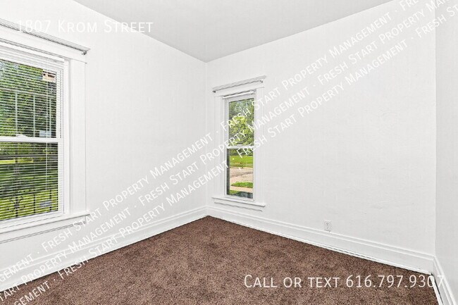 Building Photo - 1807 Krom St