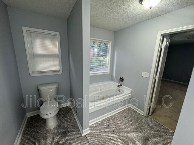 Building Photo - 459 Oak Hill Cir