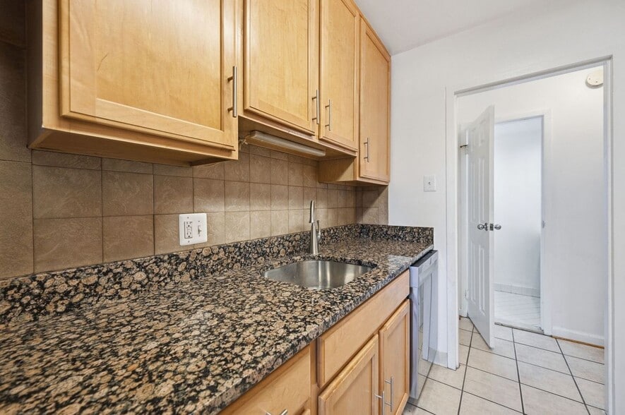Building Photo - 301 N Beauregard St