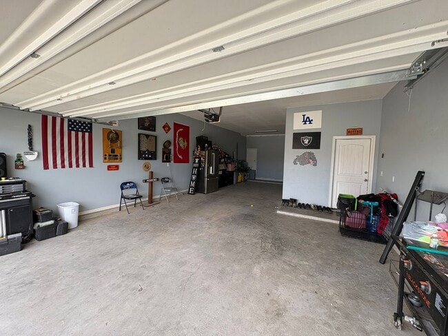 Building Photo - FAR EASTSIDE HOME FOR RENT
