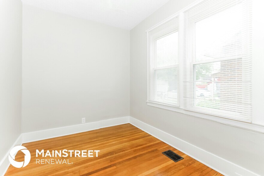 Building Photo - 243 S 43rd St