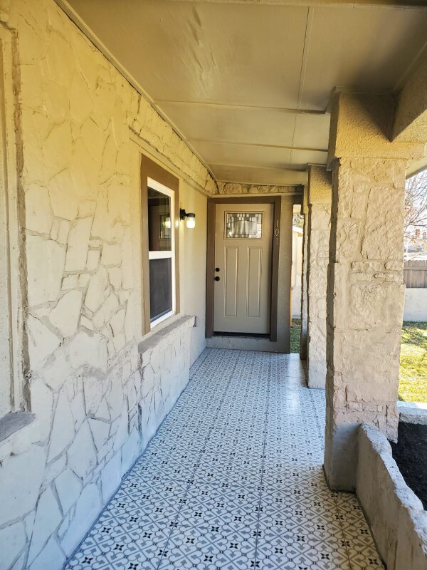 Building Photo - 118 Esmeralda Dr