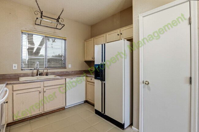Building Photo - Gilbert 3-Bed / 2.5-Bath Home with Convenient Central Location