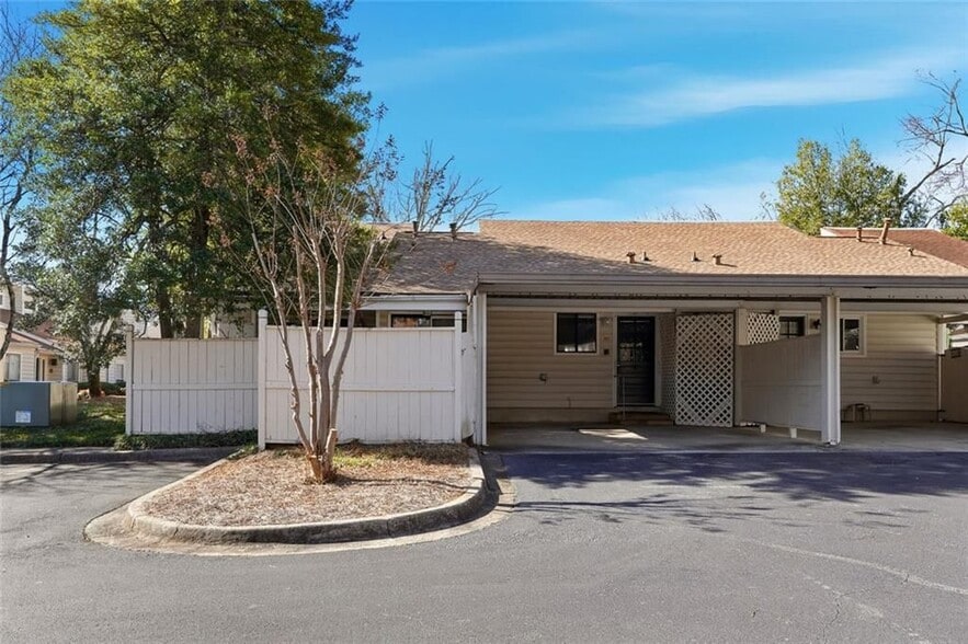 Building Photo - 813 Serramonte Dr