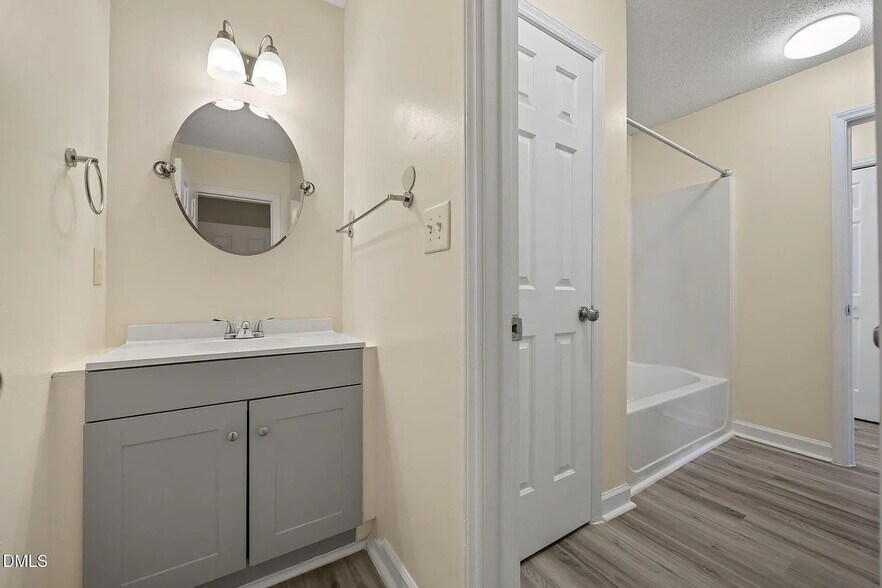 Building Photo - Room in Townhome on Oakland Hills Way