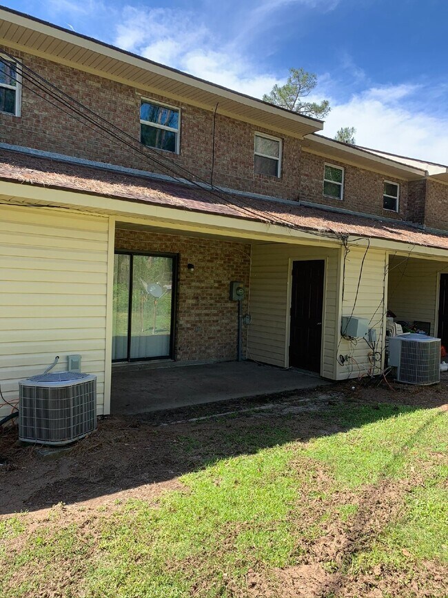 Building Photo - Townhome For Rent