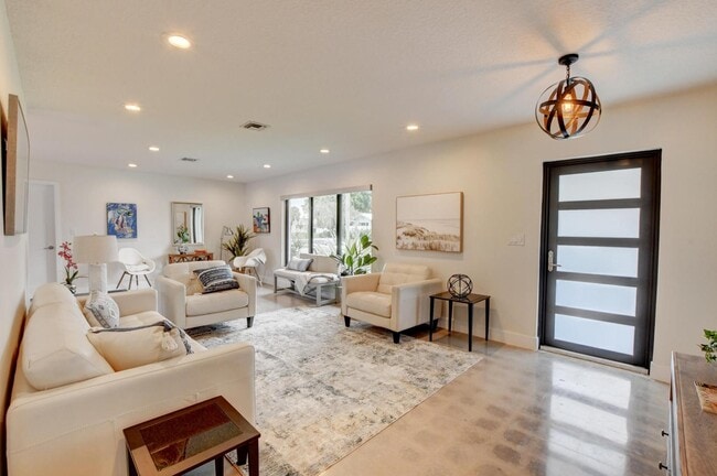 Building Photo - Northwest 12th Way, Boca Raton, FL 33486 - 4 BR 2 BA single-family home