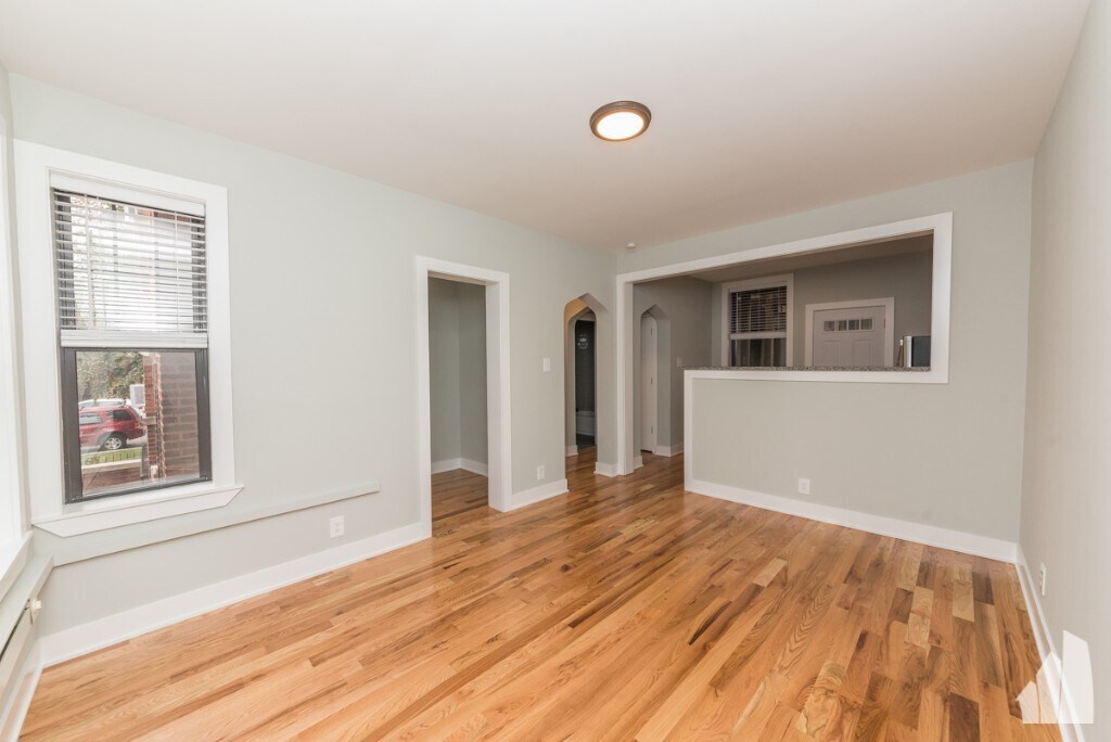 Building Photo - 4407 N Wolcott Ave