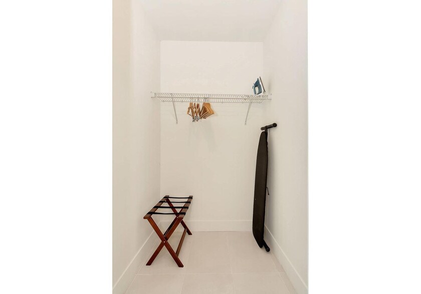 Building Photo - 1710 SW 27th Ave