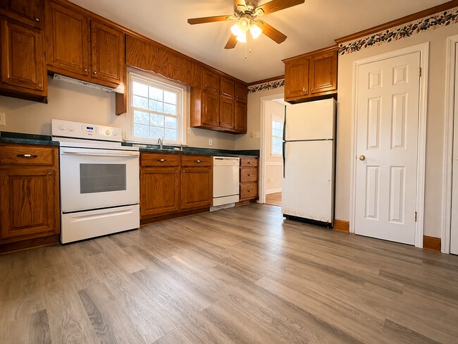 Building Photo - 608 N Wilba Rd