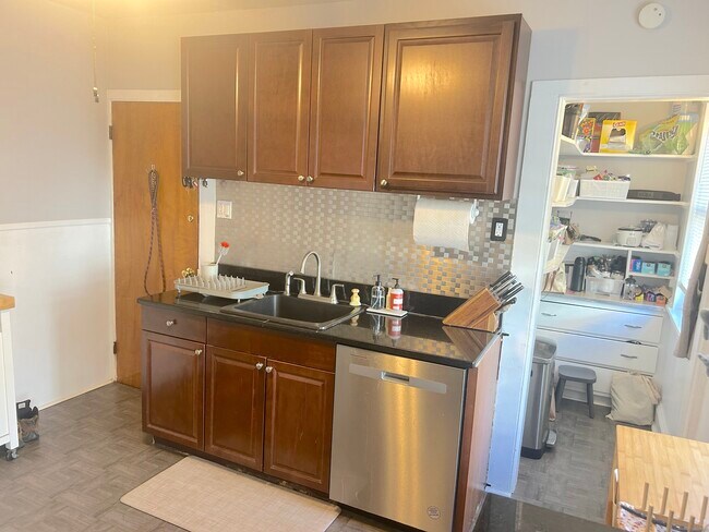 Building Photo - 59 Morehouse St