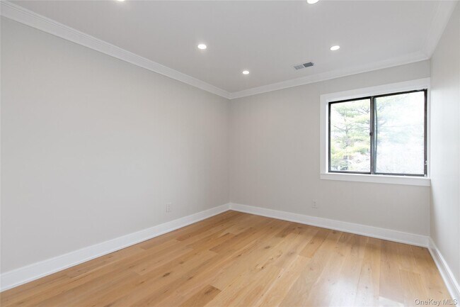 Building Photo - 18 Acorn Ponds Dr