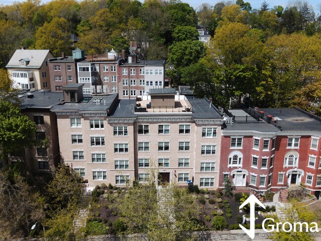 Building Photo - 1580 Beacon St