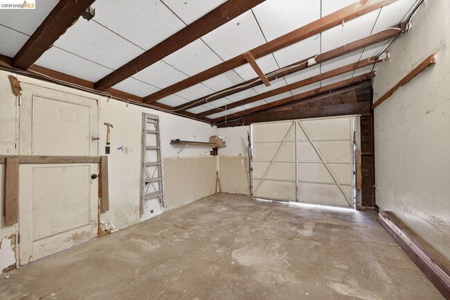 Building Photo - 16 Bryan Ave