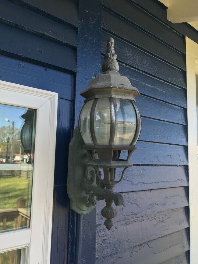 Building Photo - 1001 S 8th St