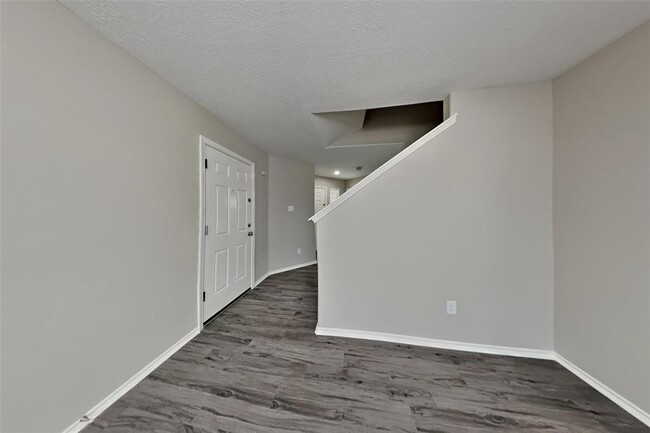 Building Photo - 33238 Cottonwood Bend