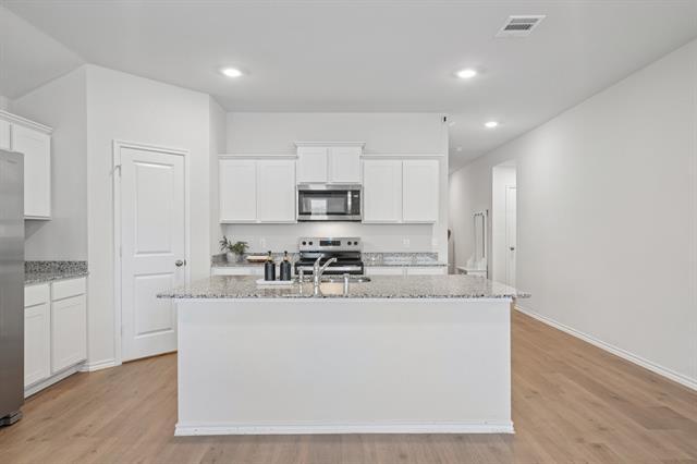 Building Photo - 3924 Pinebluff Ln