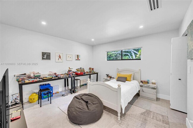 Building Photo - 11340 SW 74th Ct