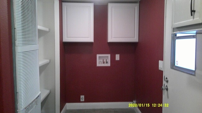 Building Photo - 945 Davis St