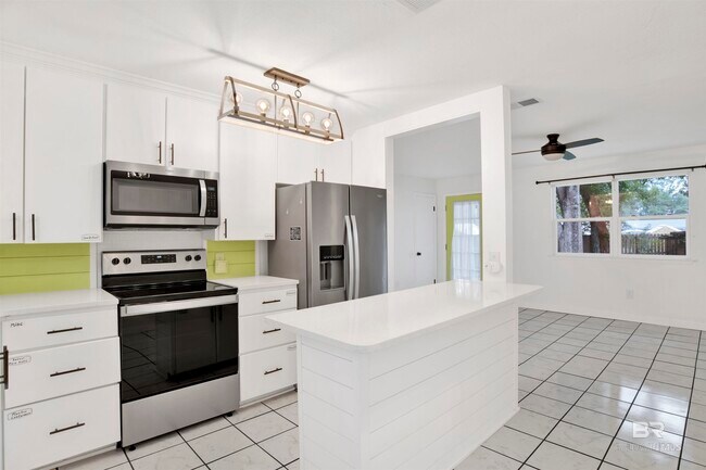 Building Photo - 208 E 22nd Ave