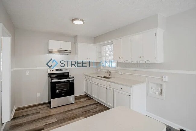 Building Photo - 4443 Sims St