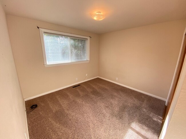 Building Photo - 3 Bed 2 Bath Single Family Home In Concord