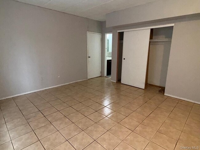 Building Photo - 147-26 Roosevelt Ave