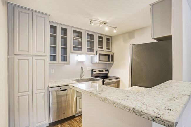 Building Photo - 1860 White Oak Dr