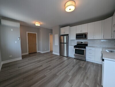 Building Photo - 3943 N Janssen Ave
