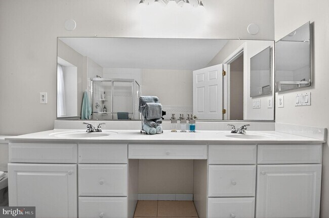 Building Photo - 20 Jasmine Rd